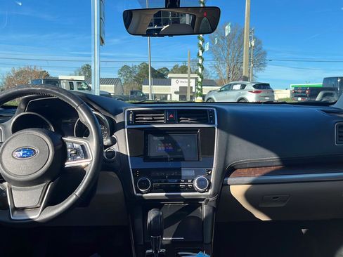 Used 2018 Subaru Outback 3.6R Limited image 9