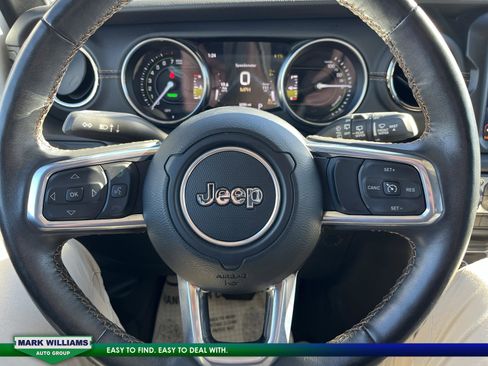 Used 2023 Jeep Wrangler Unlimited Sahara image 17
