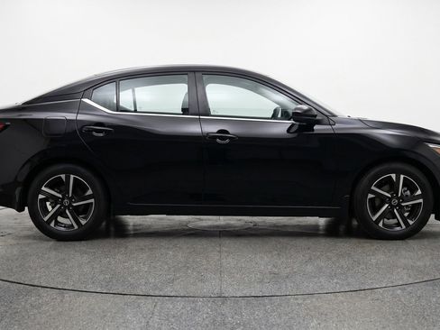 Used 2025 Nissan Sentra SV FWD image 8