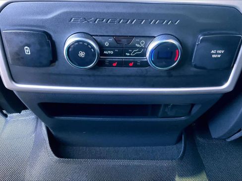 Used 2024 Ford Expedition Limited image 35