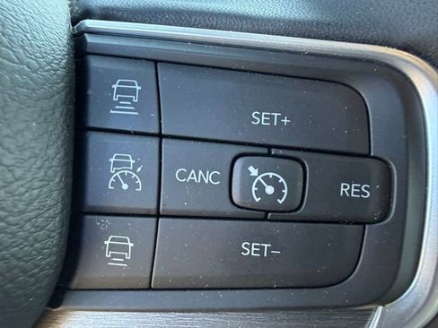 Used 2025 Jeep Wagoneer Series III w/ Premium Group I AWD/4WD image 25