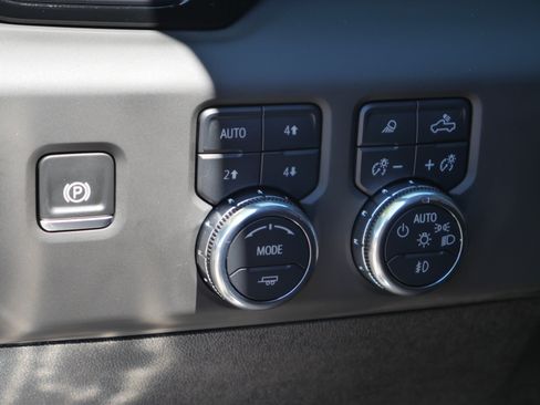Used 2025 GMC Sierra 2500 AT4 AWD/4WD image 5