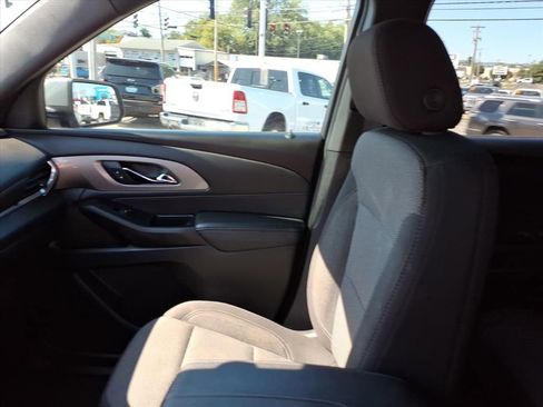 Used 2023 Chevrolet Traverse LT image 30