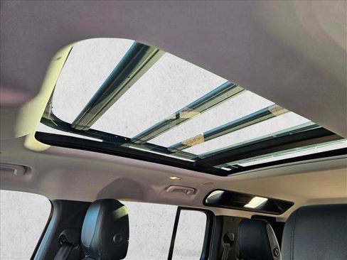 Used 2022 Land Rover Defender 110 S image 16