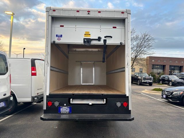 Used 2025 GMC Savana 3500 w/ Power Convenience Package RWD image 2