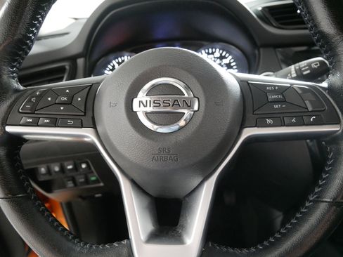 Used 2020 Nissan Rogue SV AWD/4WD image 25