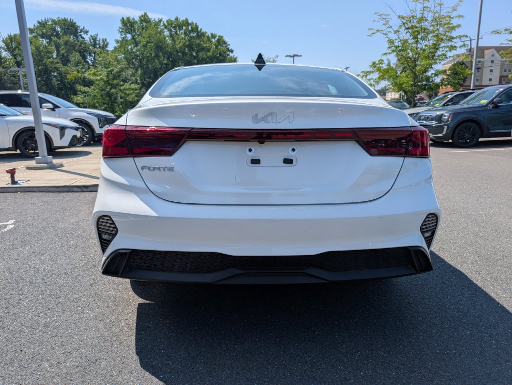 Used 2024 Kia Forte LXS w/ LXS Technology Package FWD image 9