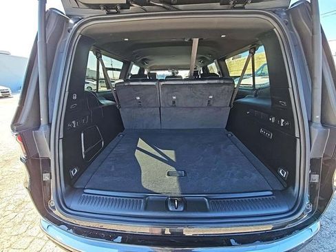 Used 2025 Jeep Wagoneer L Series II w/ 8-pass Seating Package image 9