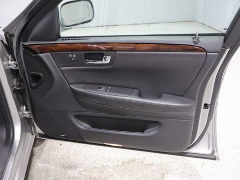 Used 2008 Cadillac DTS FWD image 23