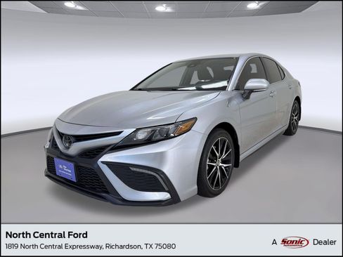 Used 2023 Toyota Camry SE image 1