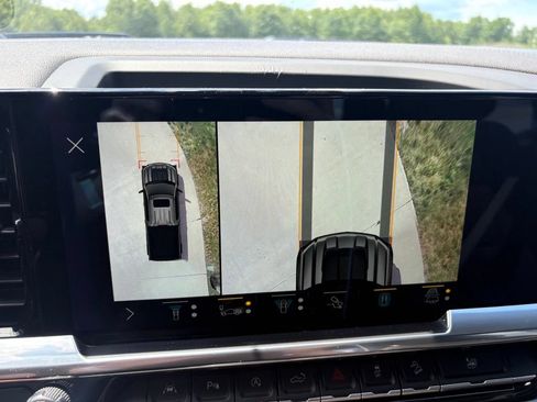 Used 2022 Chevrolet Silverado 1500 LT Trail Boss w/ LT Trail Boss Premium Package AWD/4WD image 32
