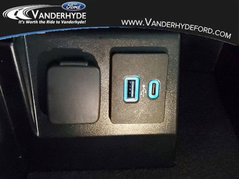 Used 2021 Ford Explorer Limited image 32