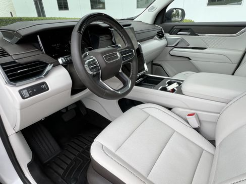 Used 2024 GMC Acadia Denali w/ Super Cruise Package FWD image 17