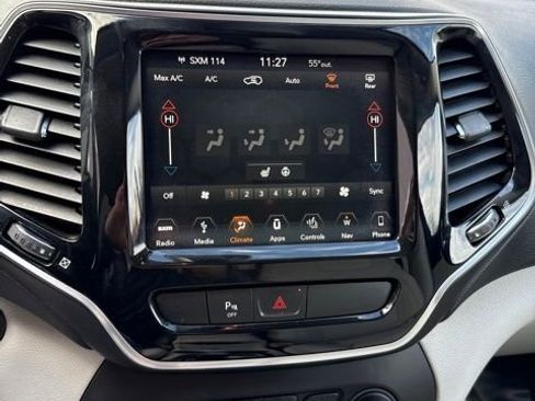 Used 2019 Jeep Cherokee Limited image 13