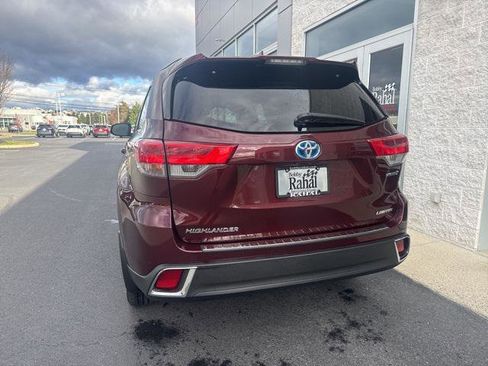 Certified 2019 Toyota Highlander Limited Platinum image 5