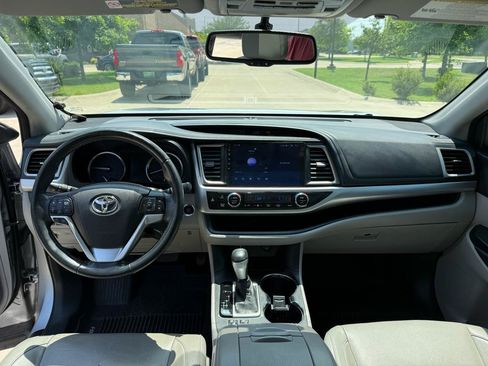 Used 2016 Toyota Highlander XLE FWD image 12