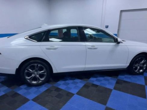 Certified 2023 Honda Accord EX image 9