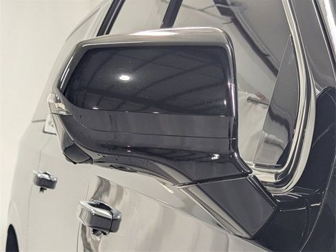 Used 2023 Cadillac Escalade ESV Premium Luxury image 33