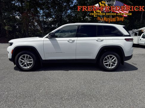 Used 2025 Jeep Grand Cherokee Laredo X w/ Trailer Tow Package AWD/4WD image 4