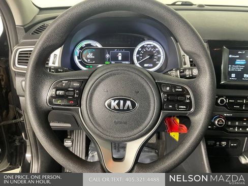Used 2017 Kia Niro FE FWD image 41