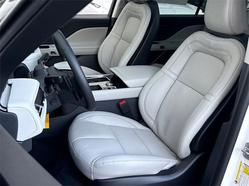 New 2026 Lincoln Aviator Reserve image 17