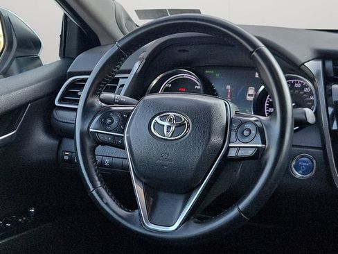 Used 2020 Toyota Camry XLE w/ Sunroof Package FWD image 18