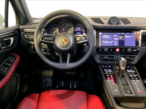 Used 2025 Porsche Macan image 13