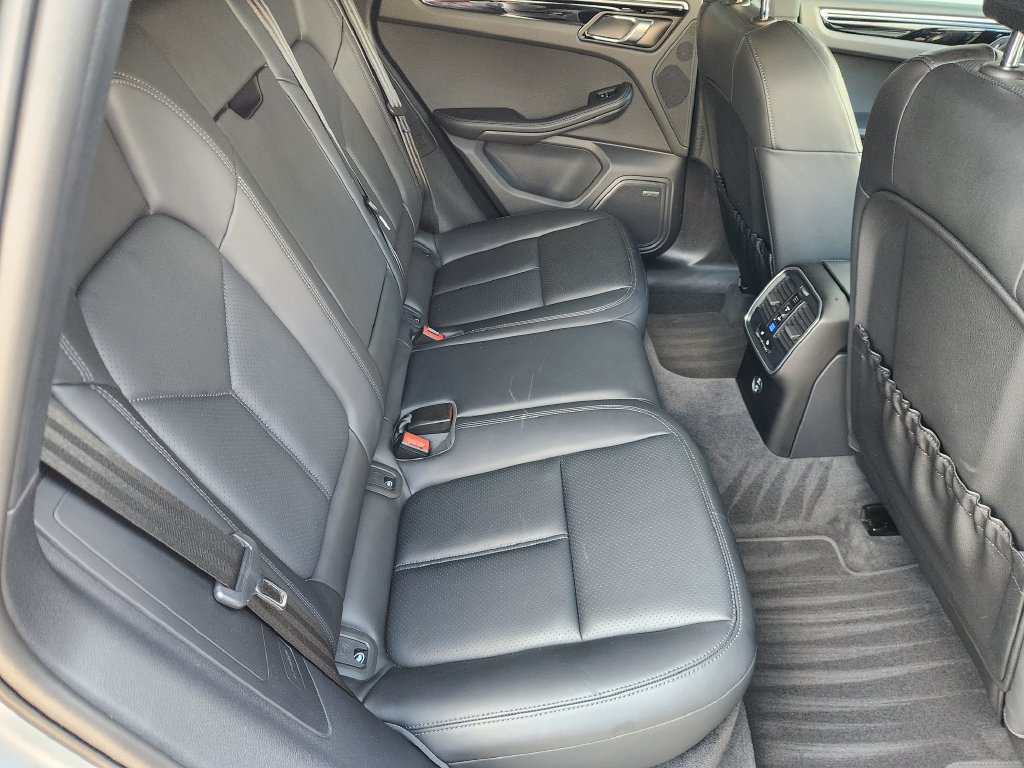Used 2023 Porsche Macan Turbo AWD/4WD image 29