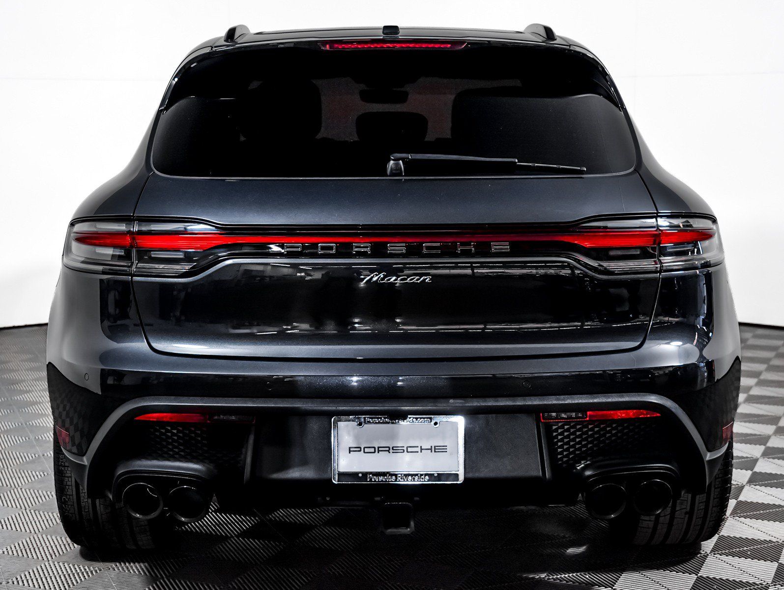 Certified 2024 Porsche Macan AWD/4WD image 11