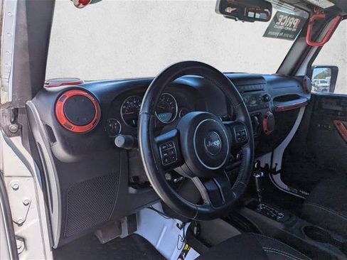 Used 2015 Jeep Wrangler Unlimited Sahara w/ Connectivity Group AWD/4WD image 7