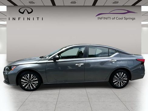 Used 2025 Nissan Altima 2.5 SV FWD image 4