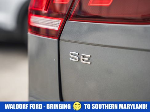 Used 2022 Volkswagen Tiguan SE image 9