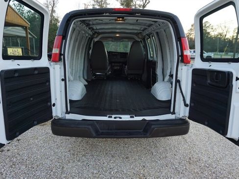 Used 2010 Chevrolet Express 1500 image 27