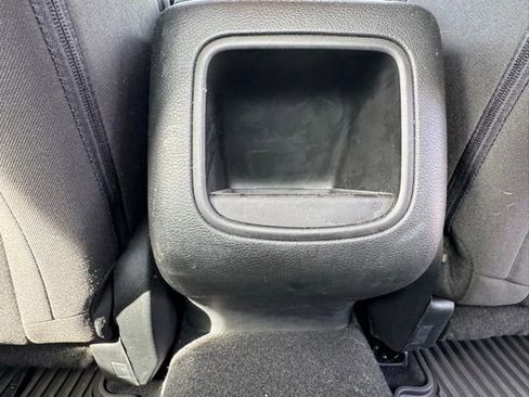 Used 2015 Chrysler 200 Limited FWD image 17