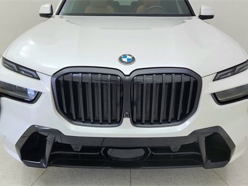 Used 2025 BMW X7 xDrive40i w/ M Sport Package image 8