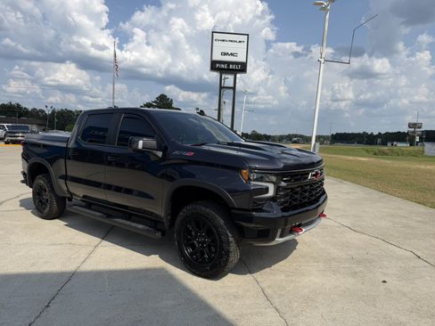 Used 2022 Chevrolet Silverado 1500 ZR2 w/ Technology Package AWD/4WD image 5
