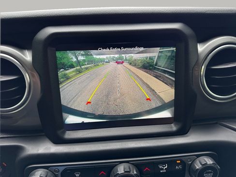 Used 2020 Jeep Wrangler Unlimited Sahara w/ Uconnect 4C Nav & Sound Group AWD/4WD image 25
