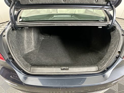 Used 2019 Honda Insight Touring image 28