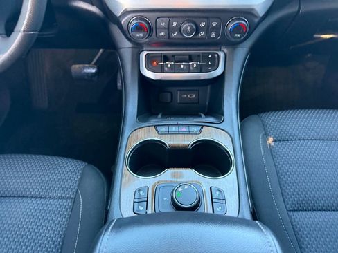 Used 2021 GMC Acadia SLE w/ Driver Convenience Package image 41