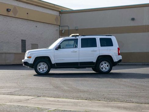 Used 2016 Jeep Patriot Sport w/ Power Value Group image 4