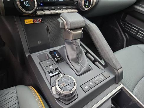 Used 2025 Toyota Tacoma 4x4 Double Cab Hybrid image 11