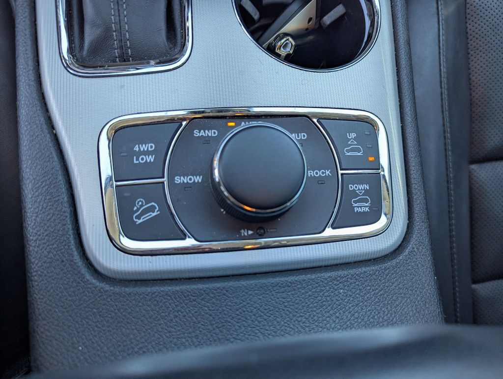 Used 2020 Jeep Grand Cherokee Summit AWD/4WD image 19