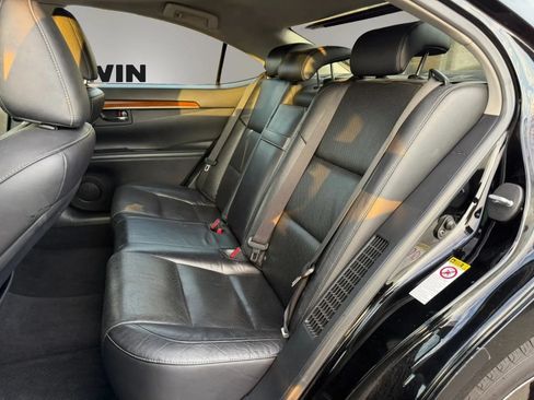 Used 2015 Lexus ES 300h w/ Navigation System Package FWD image 18