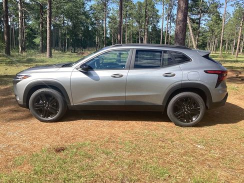 New 2026 Chevrolet Trax ACTIV w/ Sunroof Package FWD image 2