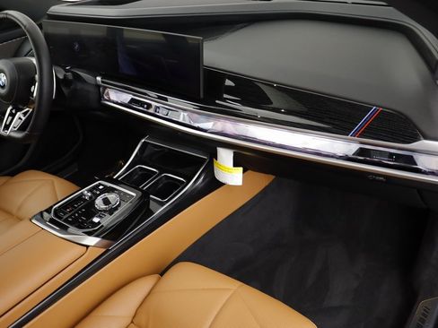 Certified 2025 BMW 740i xDrive image 20