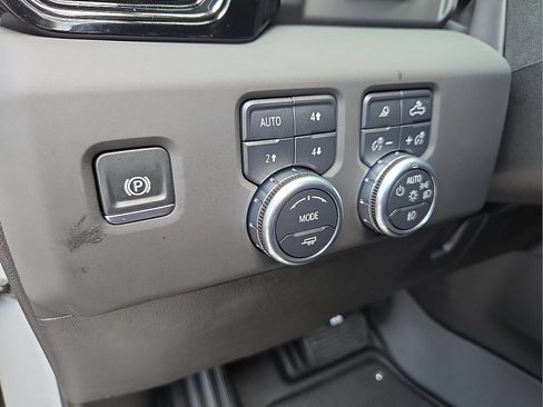 Used 2025 GMC Sierra 2500 AT4 w/ AT4 Premium Plus Package AWD/4WD image 11