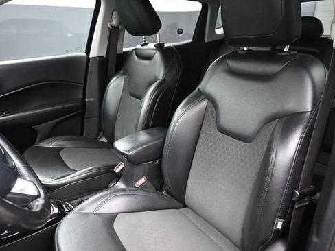 Used 2018 Jeep Compass Latitude FWD image 7