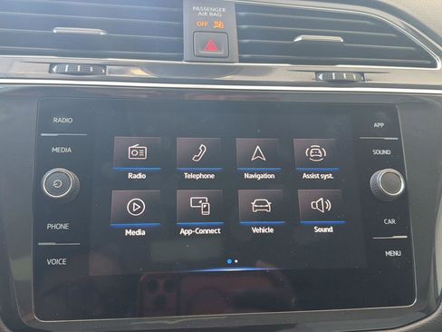 Used 2023 Volkswagen Tiguan SE w/ Panoramic Sunroof Package image 20