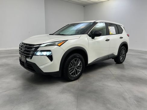 Used 2024 Nissan Rogue S FWD image 4