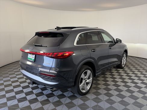 Used 2025 Audi Q5 Premium Plus w/ Premium Plus AWD/4WD image 10